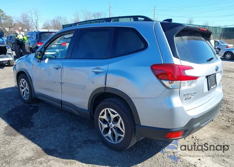 2024 Subaru Forester Premium z USA, uszkodzony, nr VIN JF2SKADC8RH481385